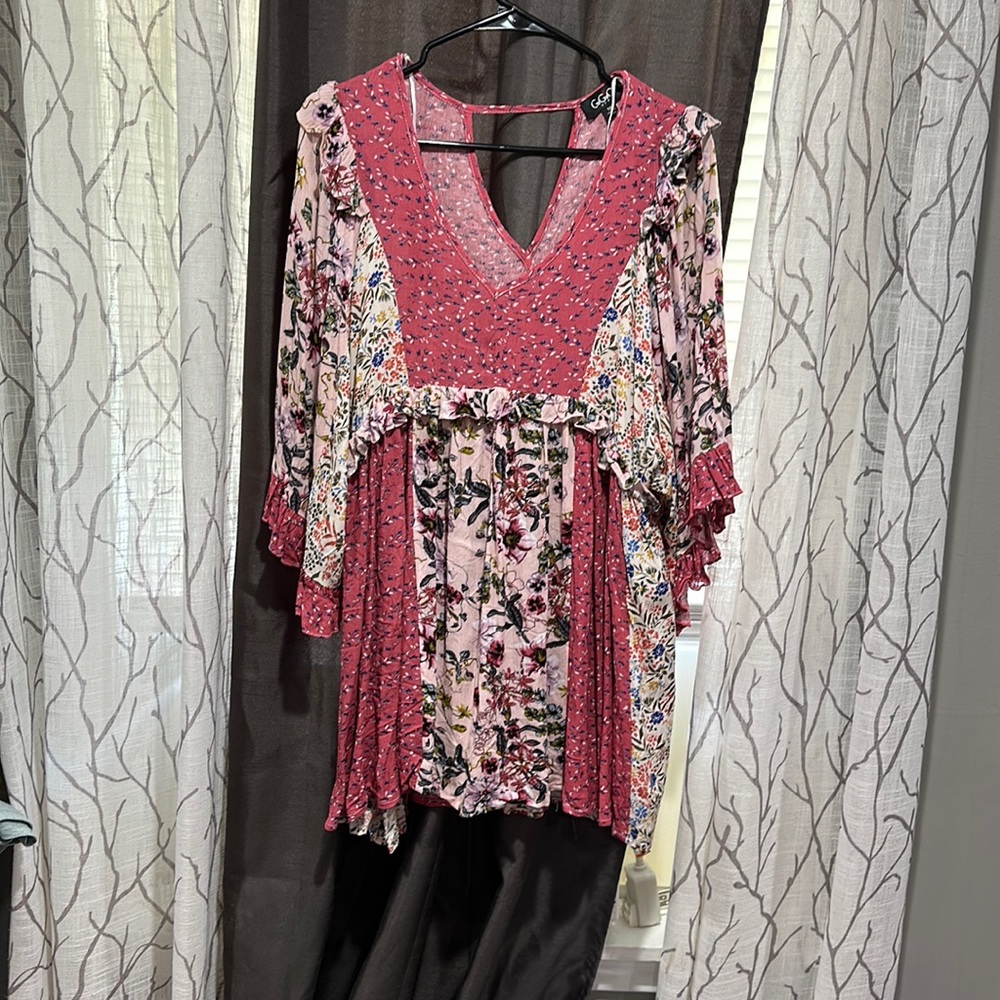 Mini dress v neck small open back. Very Flowy  multiple prints